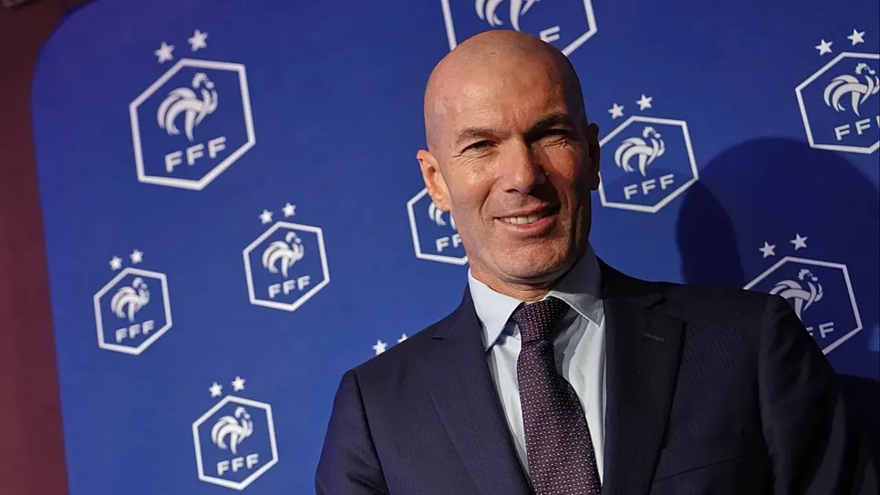 Zidane resmen Fransa'nın başında