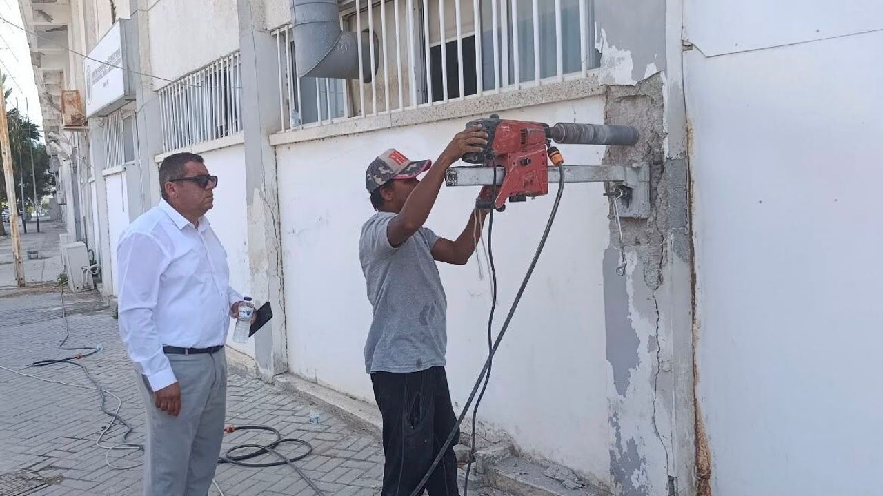Atatürk Stadında karot testi yapılıyor
