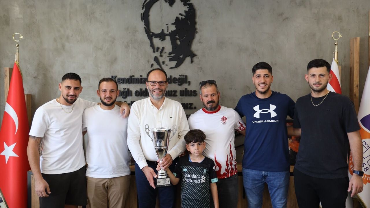 Boğaziçi şampiyonluk kupasını Sadıkoğlu'na getirdi