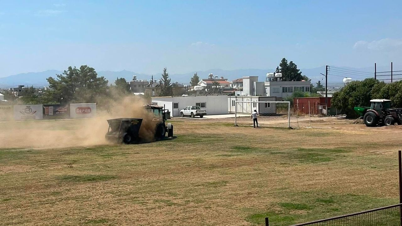 Dikmen sahasında çim ekim çalışmaları tamamlandı