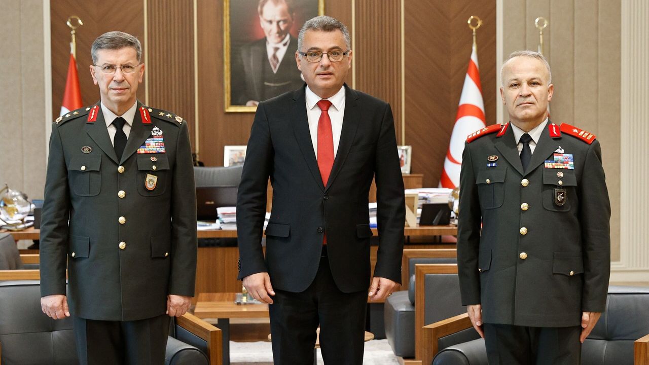 Komutanlardan devletin zirvesine ziyaretler