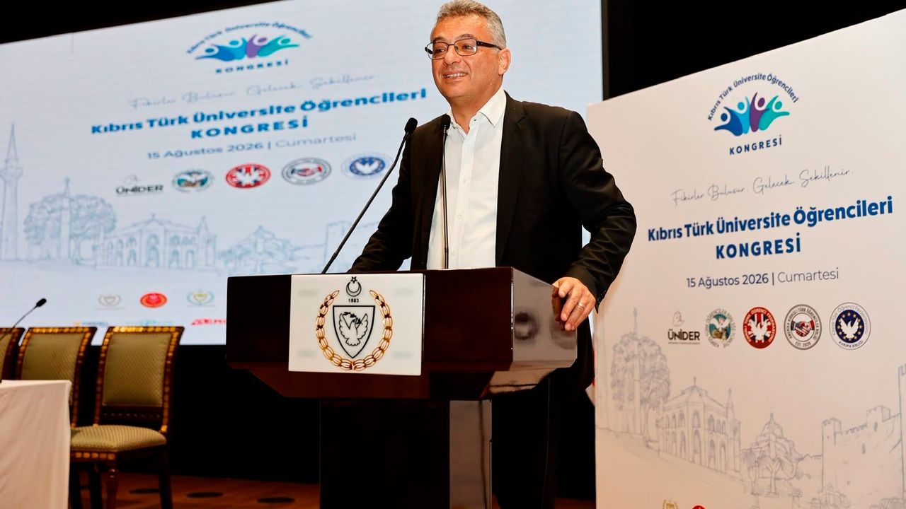 Erhürman: "Gençlerin doğru yol haritasını büyüklere göstermesi gerek"