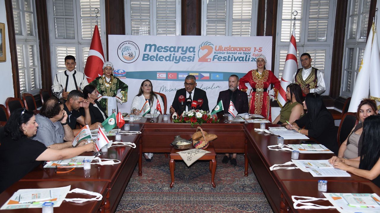 Dünya renkleri Mesarya’da buluşuyor