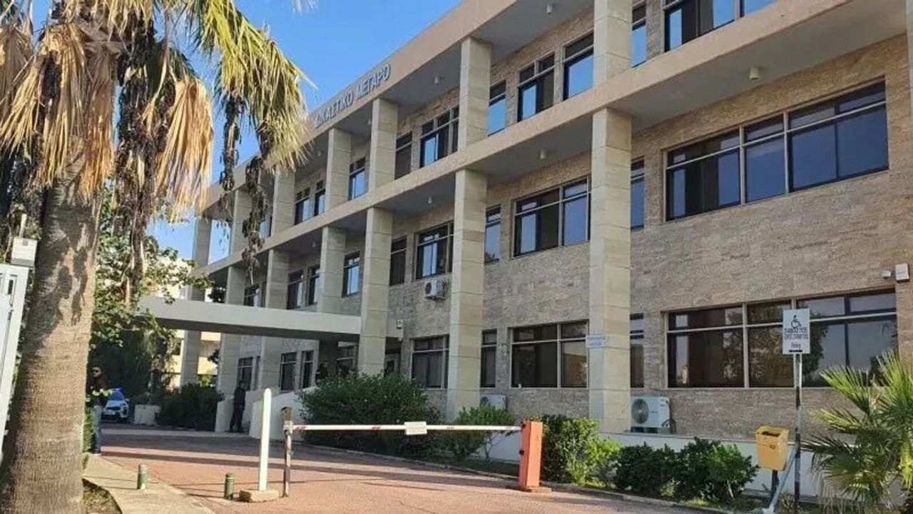 Larnaka’da gürültü şikayeti üzerine fuhuş evi ortaya çıktı
