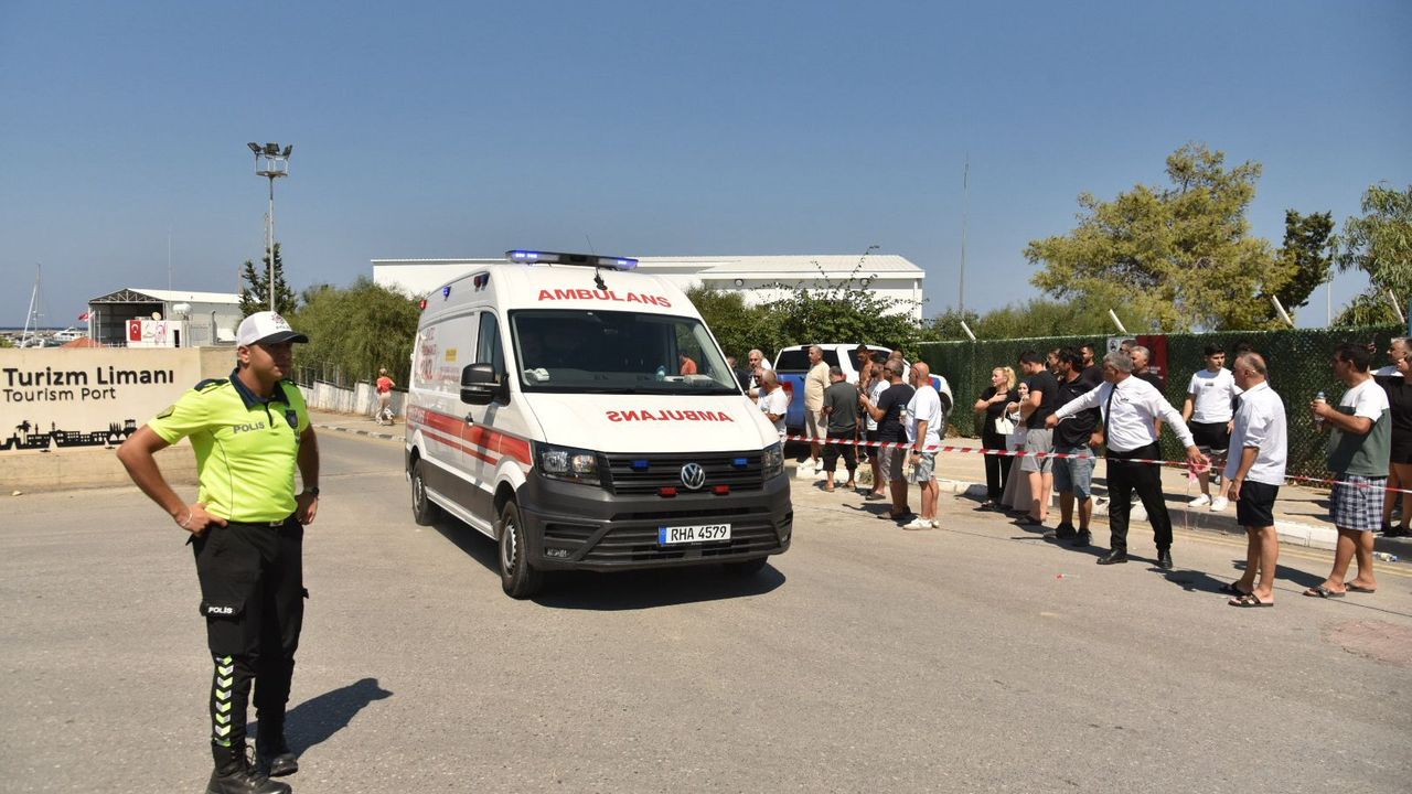 Girne açıklarında su alan feribottaki yolcuların tahliyesi sürüyor