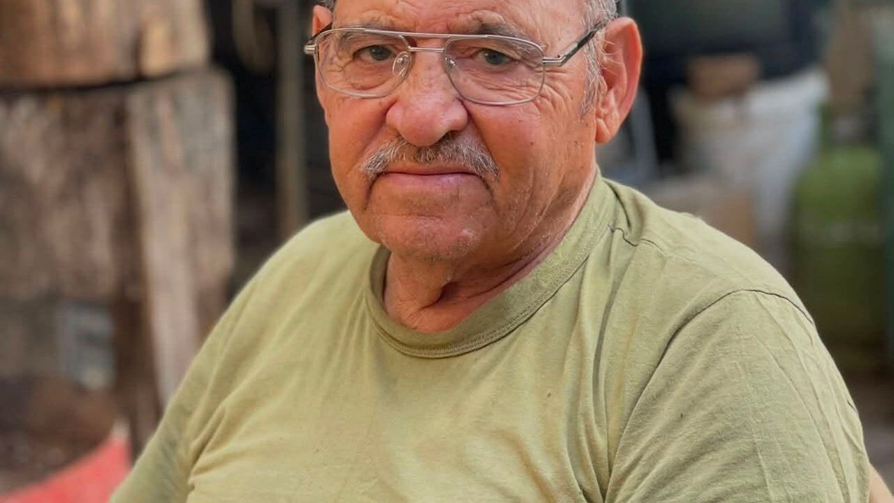 Akçay, Halil dayısına ağlıyor