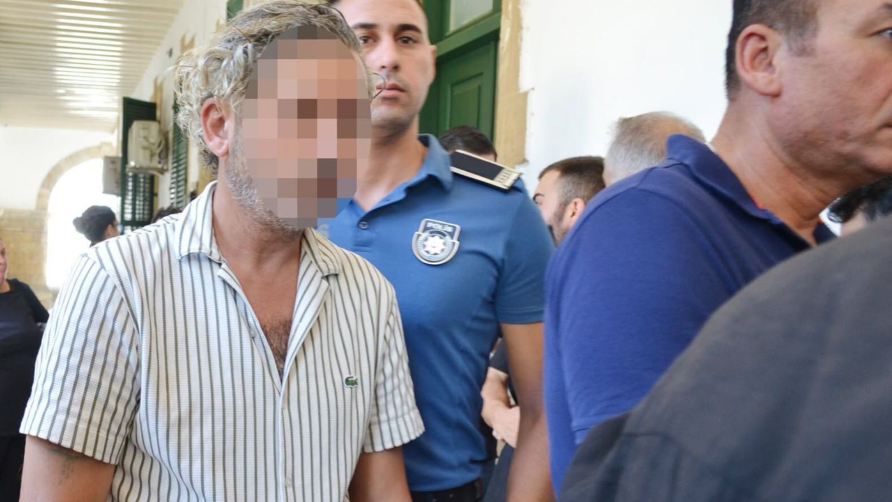 Çalıştığı iş yerini soydu, başkasına sattı