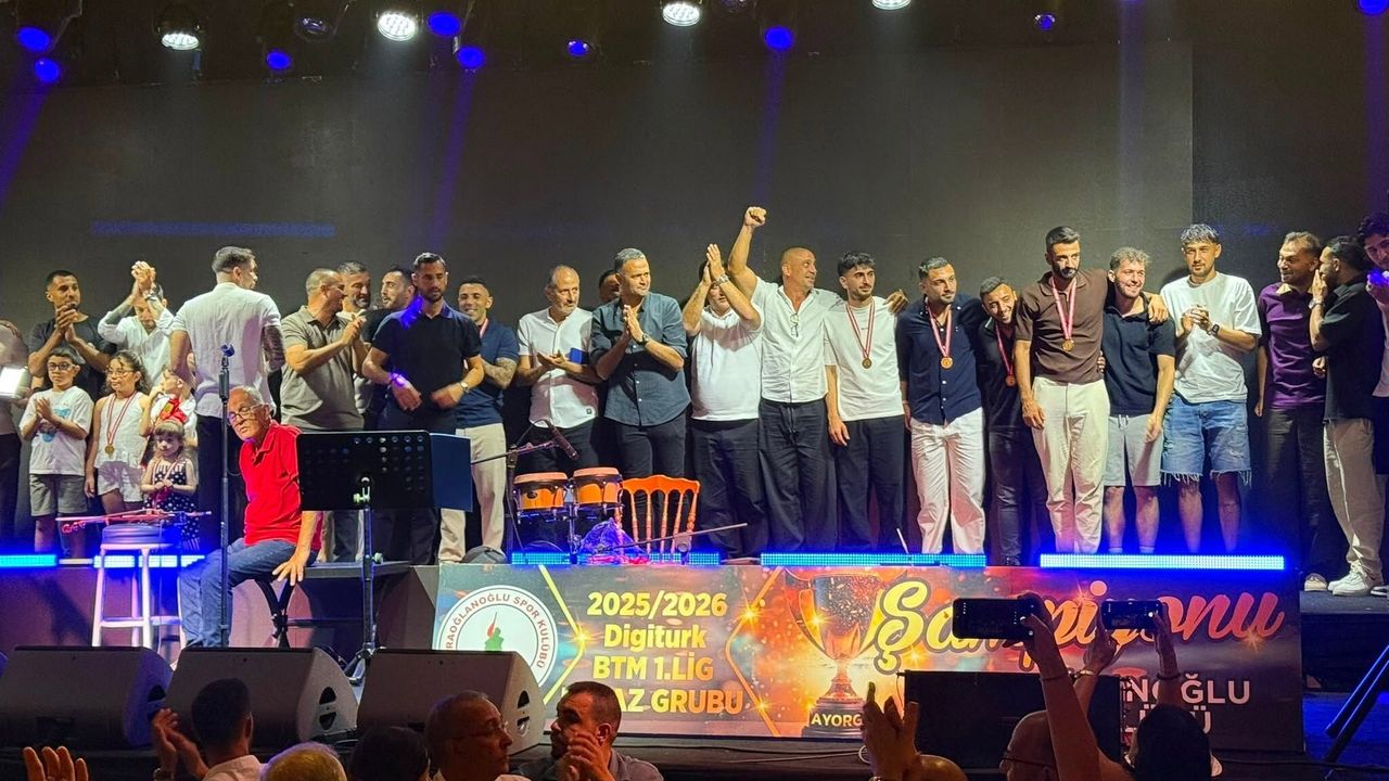 Karaoğlanoğlu'nda coşkulu şampiyonluk gecesi!