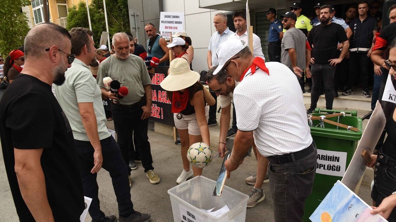 KTOEÖS, Yüksek Danışma Kurulu öncesinde Milli Eğitim Bakanlığı önünde eylem yaptı