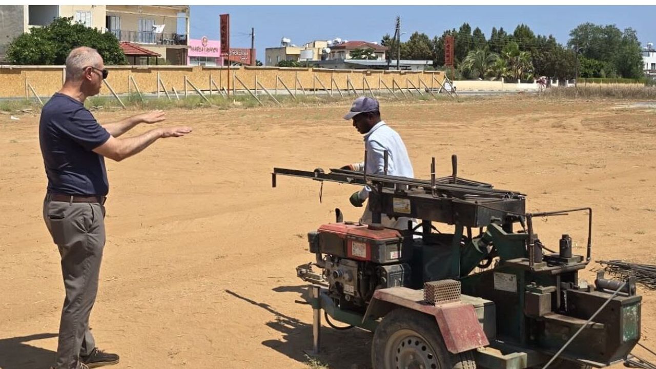 Sıcakta çalışan işçiyi Bakan yakaladı