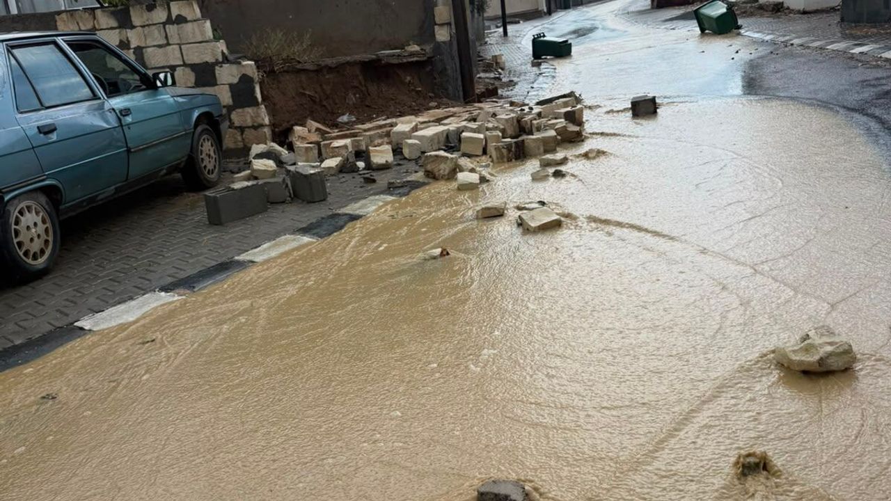 Şiddetli fırtına İskele bölgesinde zarara yol açtı
