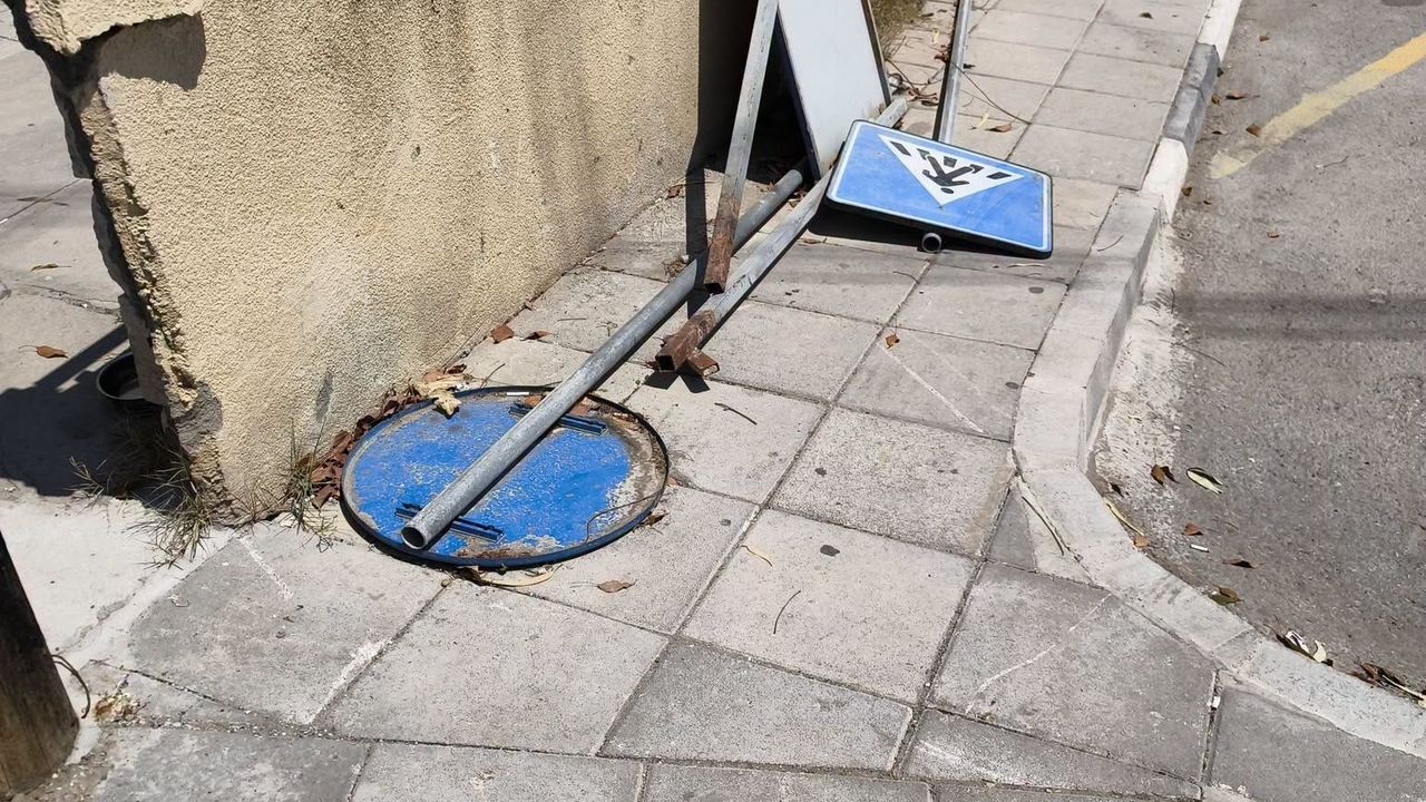 “Bu tabelaların yeri duvar kenarı mı?”