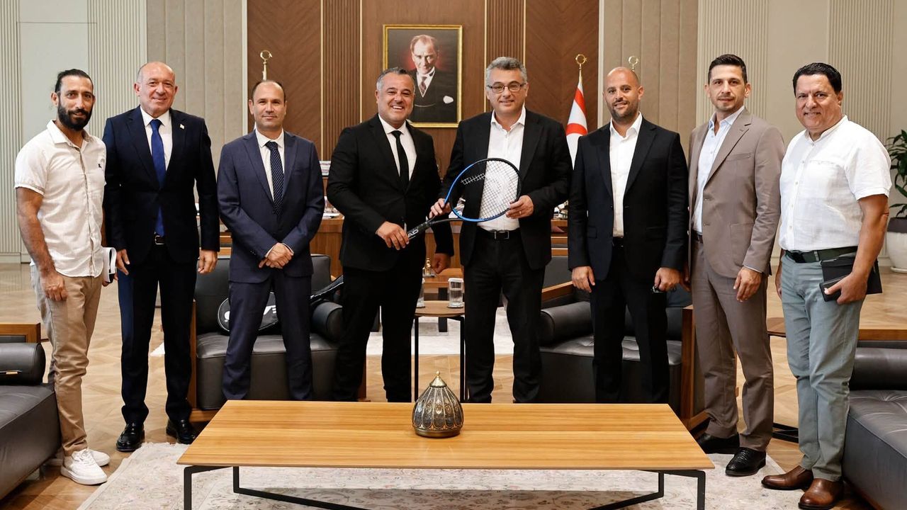Erhürman, Tenis Federasyonu heyetiyle görüştü