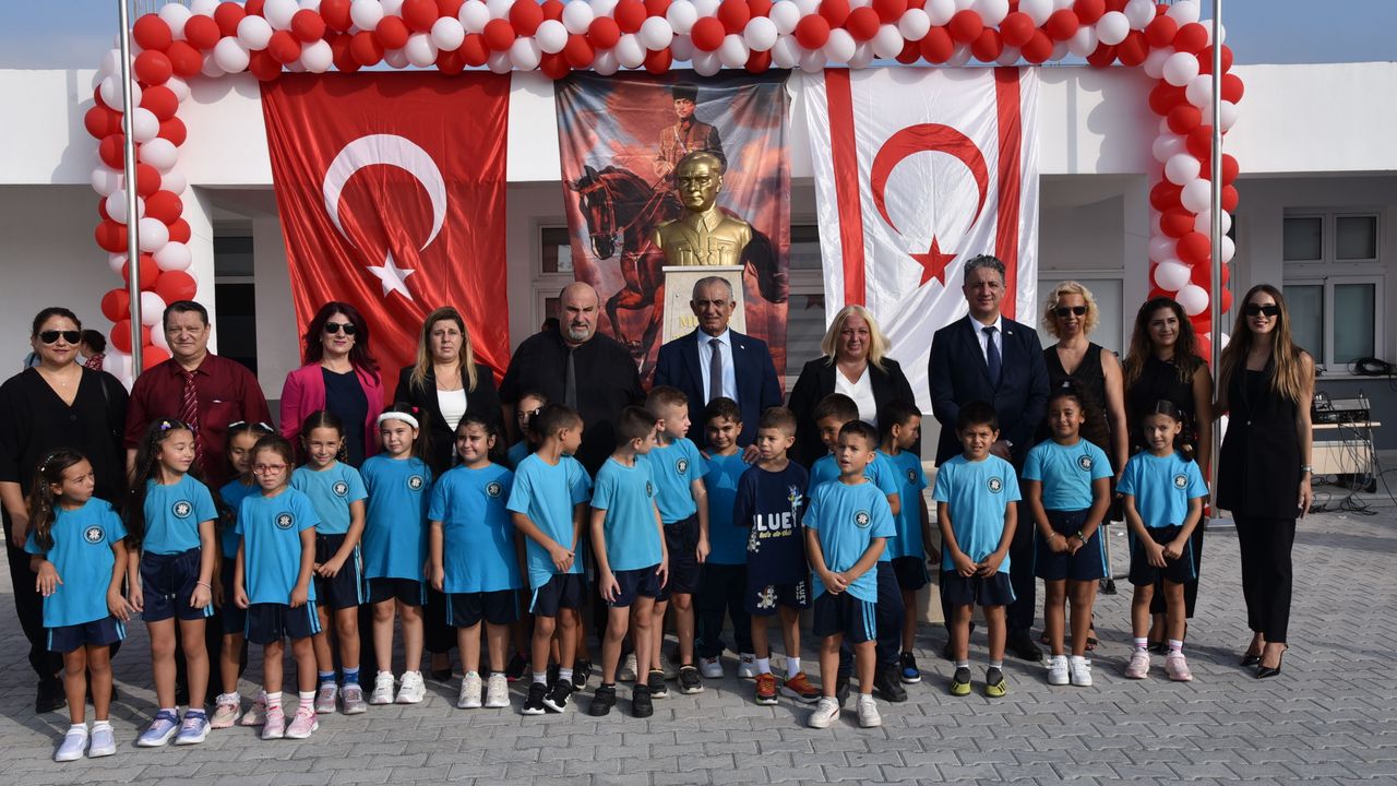 Bakan Çavuşoğlu Çayırova İlkokulu binasının açılışını yaptı