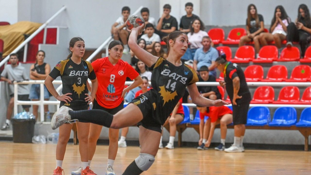 U-16 Kızlar Hentbol Ligi’nde gol yağmuru