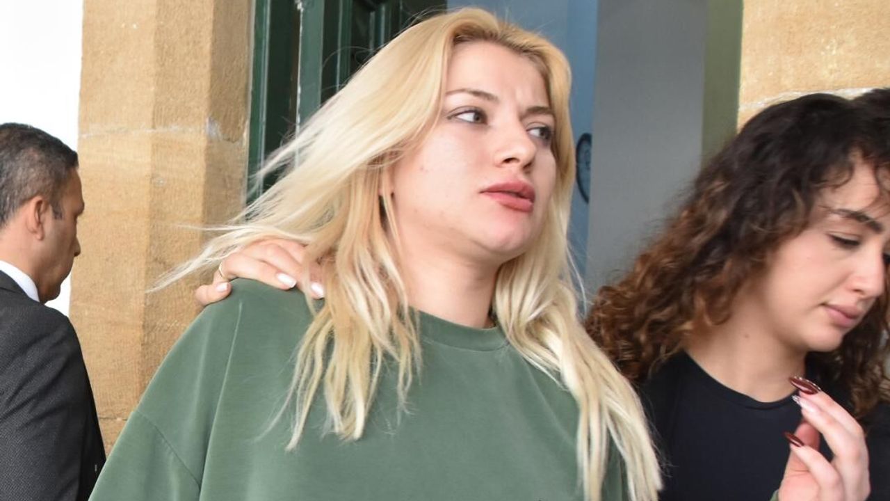 Polise küfür edip, araca tekme attı