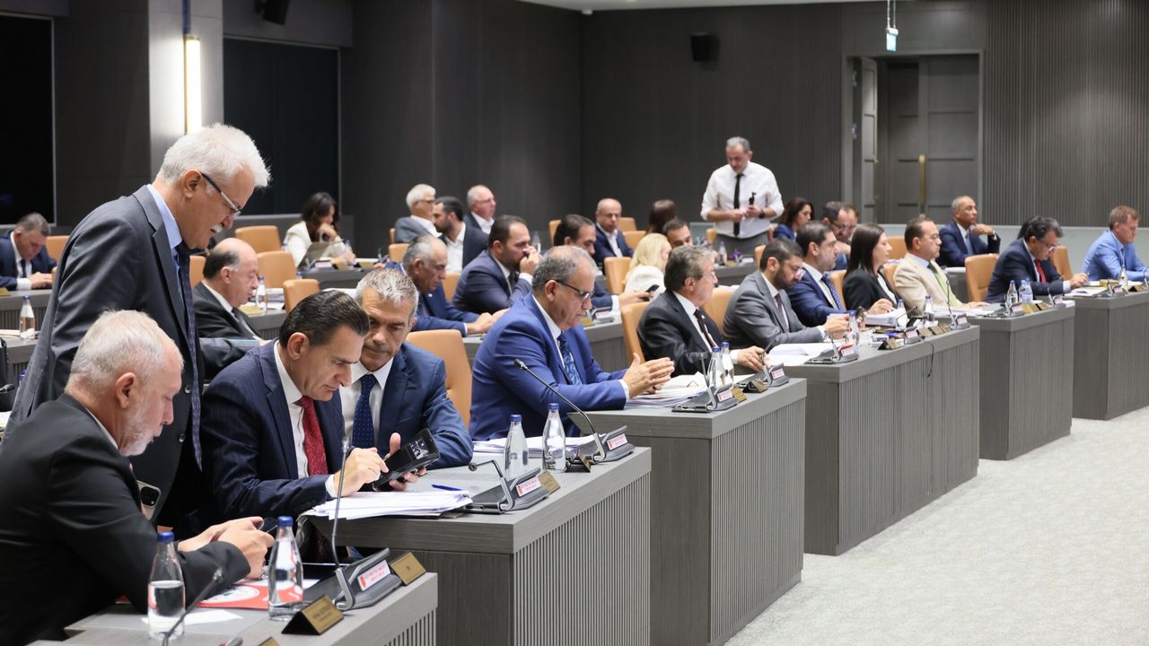 Karma oyun kaldırılmasını içeren Seçim ve Halkoylaması Yasası oy çokluğuyla kabul edildi