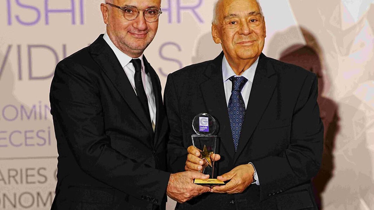 Reha Arar’a gastronemiye hizmet ödülü