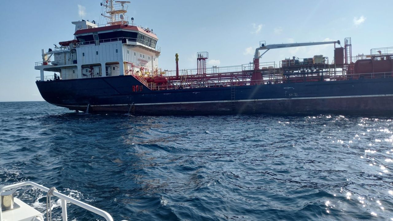 Silivri'de iki gemi çarpıştı: 10 kişi kayıp