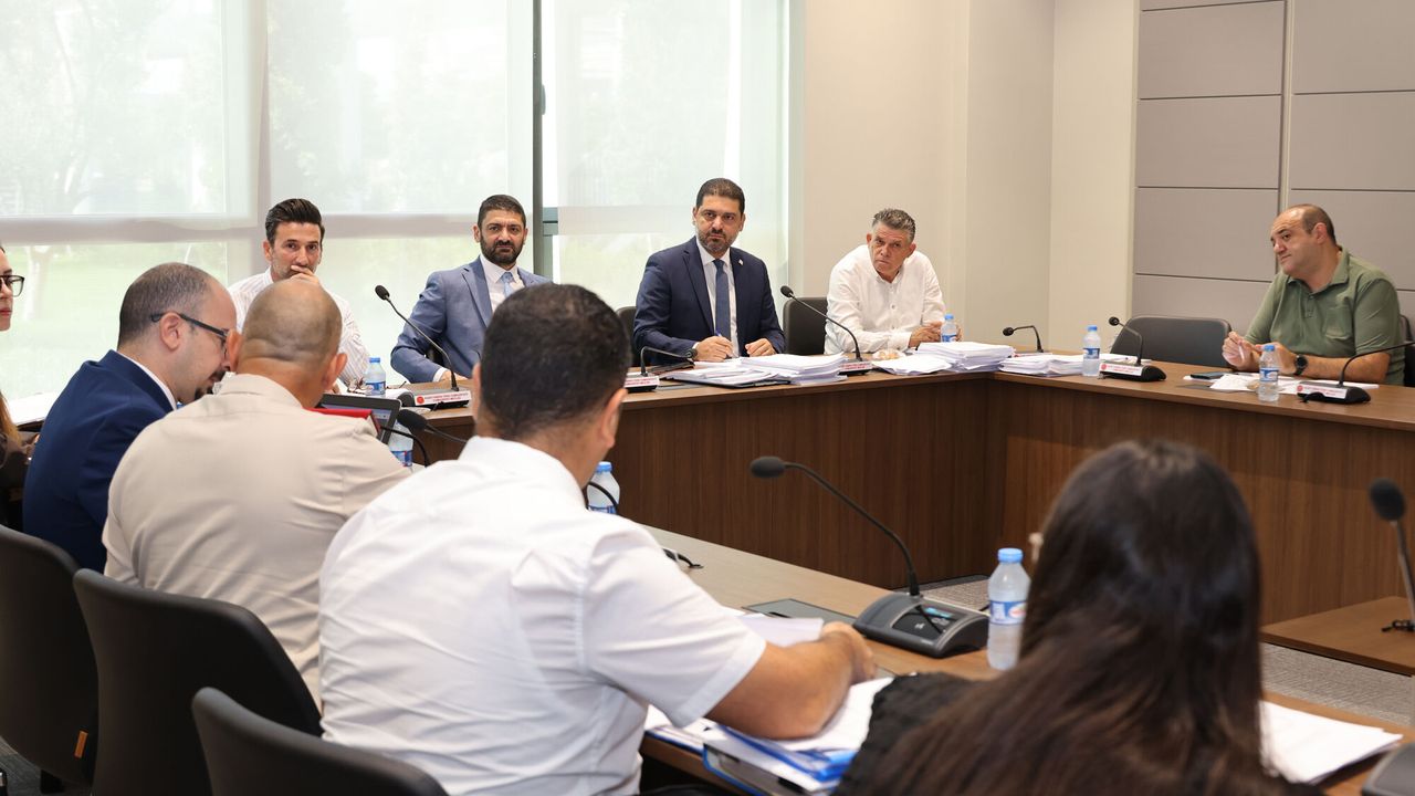 Meclis İdari, Kamu ve Sağlık İşleri Komitesi, Güvenlik Kamu Görevlileri (Değişiklik) Yasa Tasarıları'nı görüştü