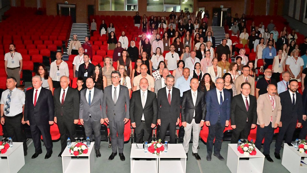 Eğitimin geleceği Kıbrıs’ta YDÜ'de konuşuldu
