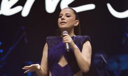 Merit Royal açık hava konserleri Merve Özbey ile başladı