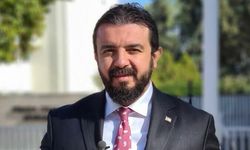 Zaroğlu, “YDP’yi üçüncü parti olarak değerlendirdiği gerekçesiyle” Akansoy’a teşekkür etti