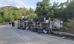 Tatlısu-Geçitkale ana yolunda beton mikseri devrildi, şans eseri yaralanan olmadı