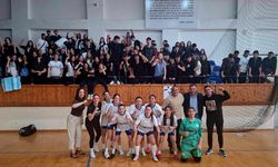 Liseler kızlar Futsal şampiyonu Atatürk Meslek Lisesi