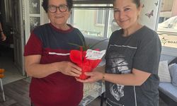 Anneler çiçeklerle sevindirildi