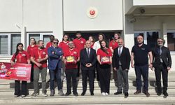 Yakın Doğulu TEKNOFEST Şampiyonları'ndan Cumhurbaşkanı ve Büyükelçi'ye ziyaret