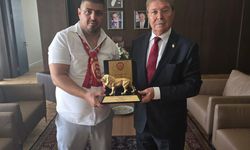 Galatasaray camiasından Başbakan Üstel’e anlamlı ziyaret