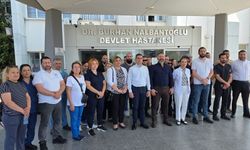 Sağlıkçılar ayağa kalktı