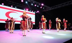 Mehmetçik Büyükkonuk Belediyesi Halk Dansları Ekibi, Ayvalık’ta gösteri sundu