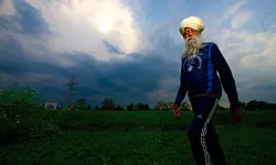 Dünyanın “en yaşlı” maratoncusu bir aracın çarpması sonucu hayatını kaybetti