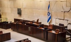 İsrail'de koalisyon ortağı Agudat Israel Partisi üyeleri de hükümetten istifasını duyurdu