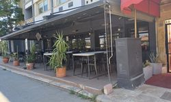 Kaldırım değil, otopark ve açık hava dükkânı