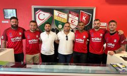 Cihangir kare asına imzaları attırdı
