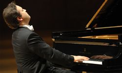 Piyanist Alexei Volodin pazar akşamı Bellapais'ta sahne alıyor