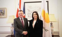 Rauna, İngiltere Anayasa ve AB ilişkileri Bakanı Symonds ile görüştü