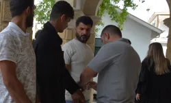 Dövdükleri kişinin gözünü kör ettiler