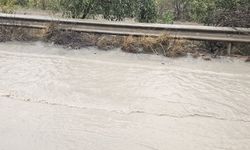 Polis sürücüleri uyardı….Girne–Değirmenlik ana yolunda su birikintileri oluştu