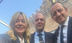 Meloni’den ELAM Başkanı ile poz