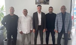 Hakemler Derneği’nden Amcaoğlu’na plaket