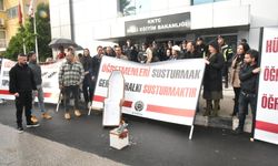 Öğretmenlerden tabutlu koltukla eylem