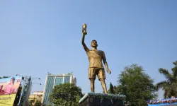 Lionel Messi için 21 metrelik dev heykel