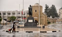 Hava salıya kadar yağmurlu devam edecek, sıcaklık hafta başı düşecek