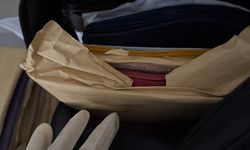 İçinde uyuşturucu olan çok sayıda A4 kağıt ele geçirildi