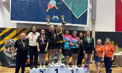 Master masa tenisçiler madalyalarla döndüler