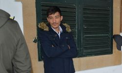 Başka araçlara yol verdi diye aracın camını kırdı